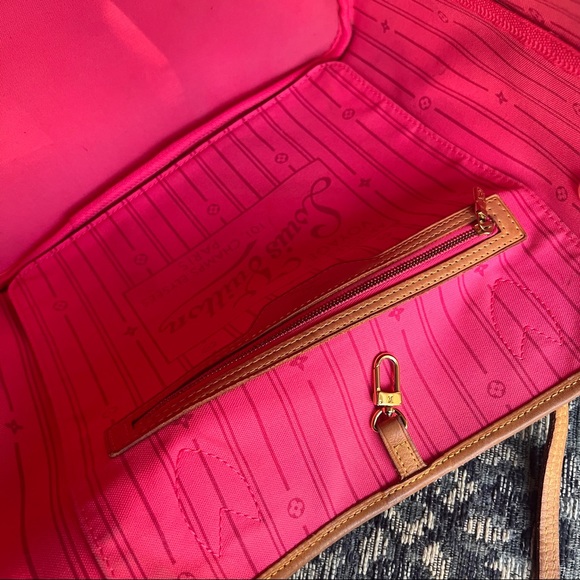 Louis Vuitton Roses Neverfull MM - Picture 11 of 16